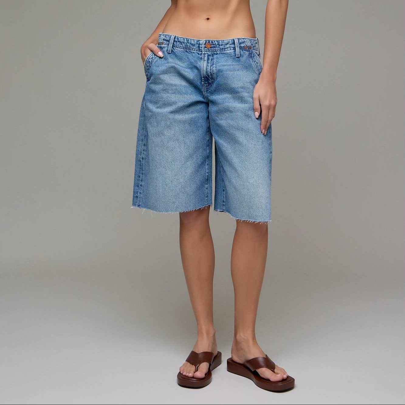 Medium Wash Barrel Short