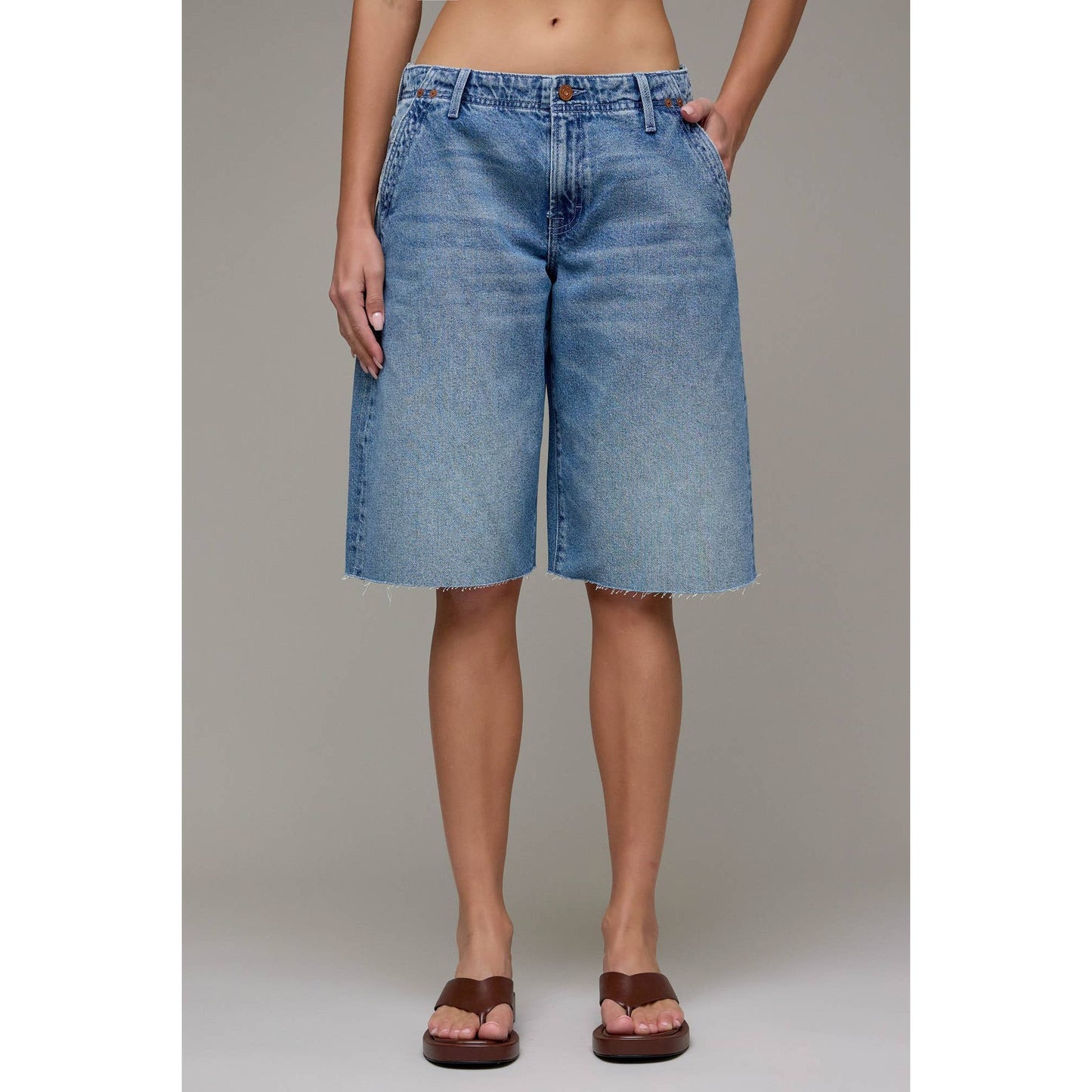Medium Wash Barrel Short