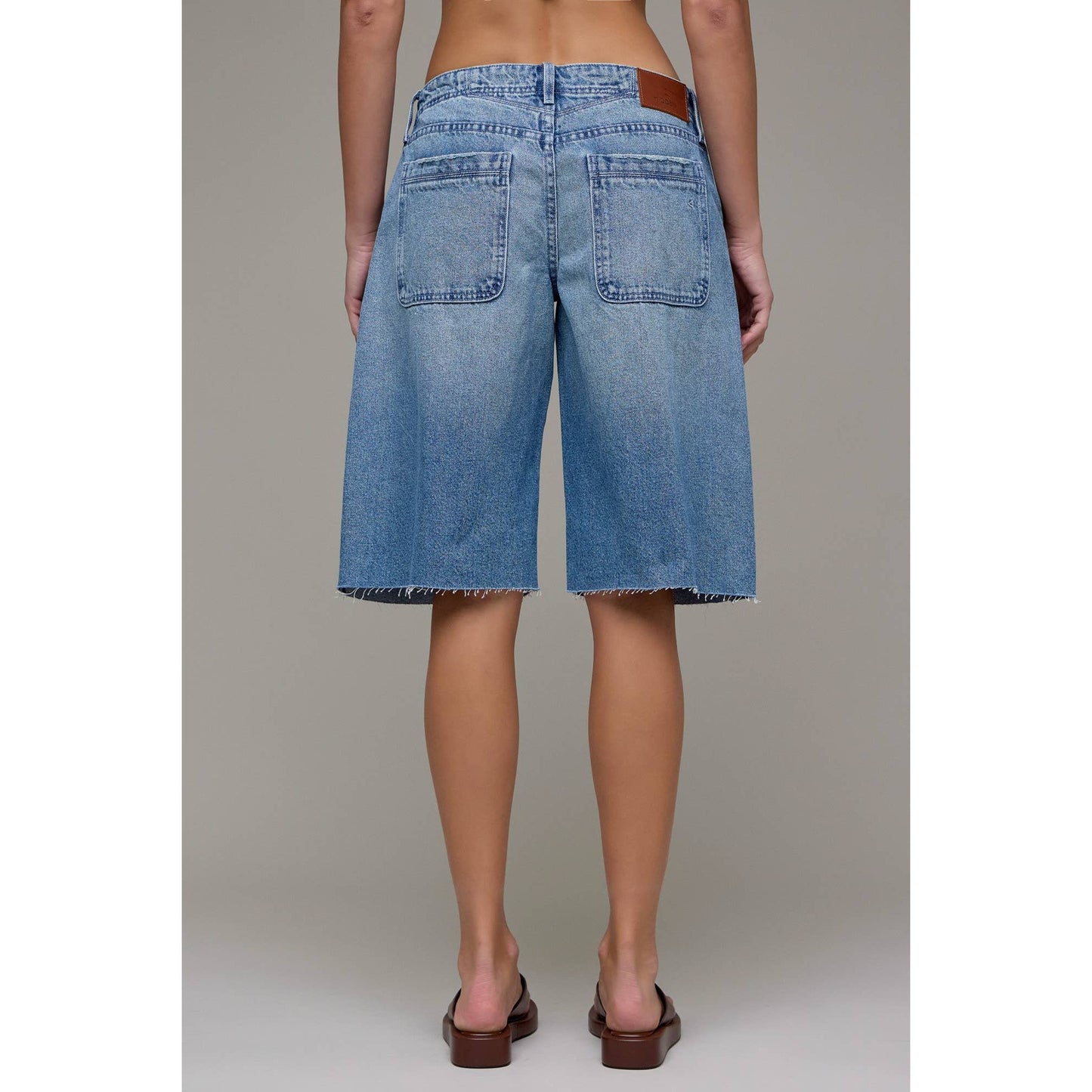 Medium Wash Barrel Short