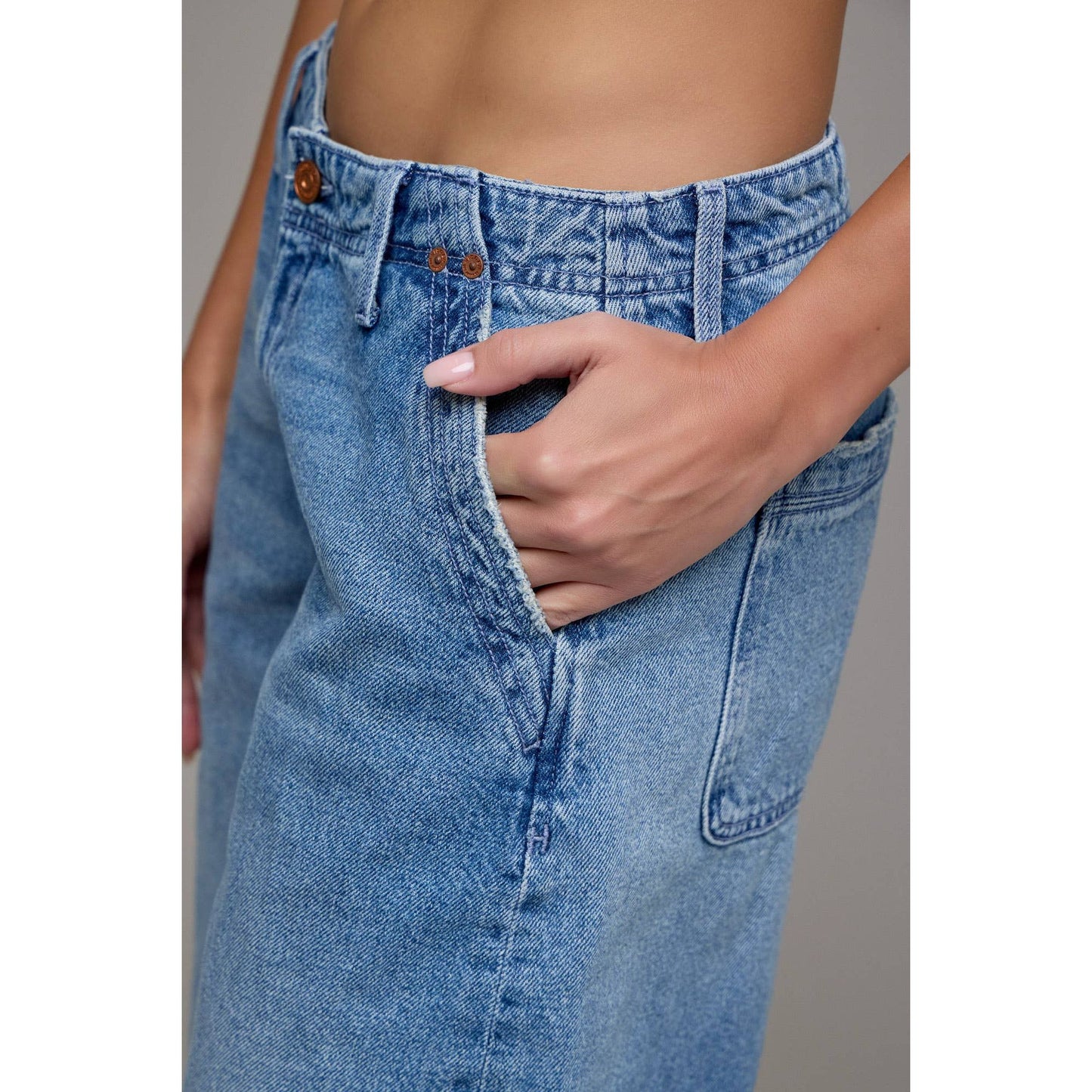 Medium Wash Barrel Short