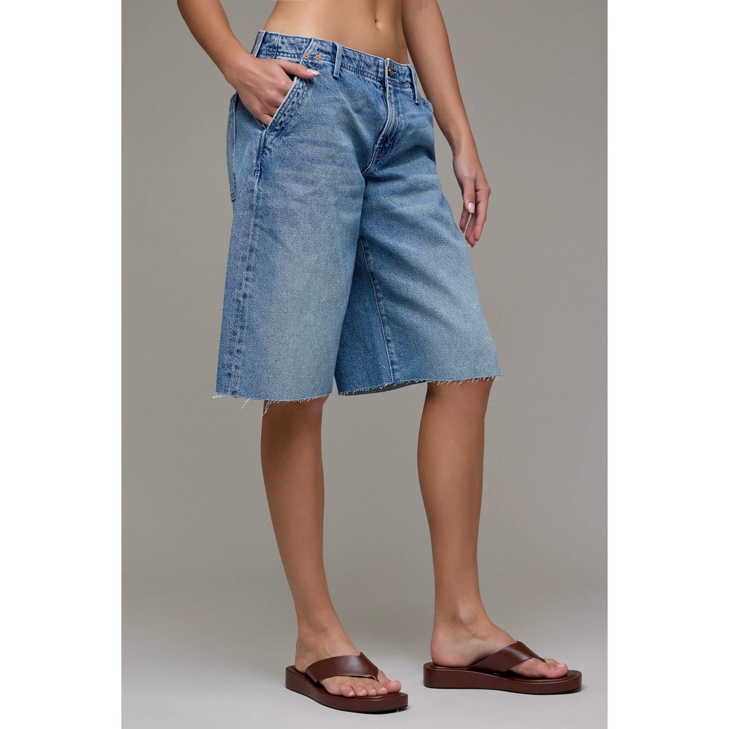Medium Wash Barrel Short